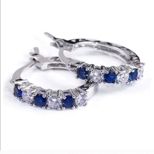 The Classic Gorgeous 925 Silver W Sapphire hoop earrings - Thumbnail 3
