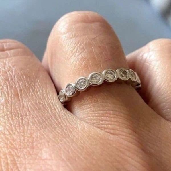 The Brilliant Bezel eternity band with zircon in Sterling Silver sz 9 - Image 1