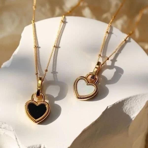 The Two Faced Heart Black/White Shell Pendant Necklace Gold over 925 - Thumbnail 3