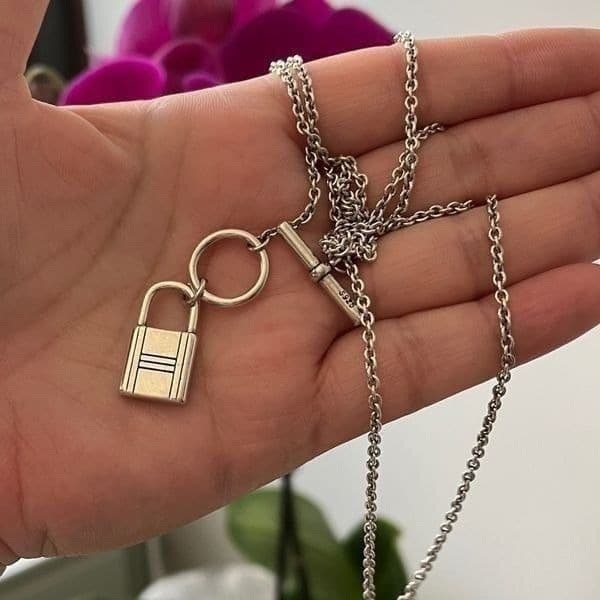 The Lock It Down Long silver necklace with lock and toggle closure - Thumbnail 10