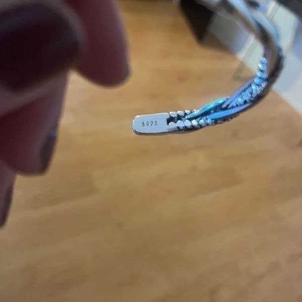 The Santa Fe Open Bangle bracelet in antiqued 925 silver. Unisex - Thumbnail 3