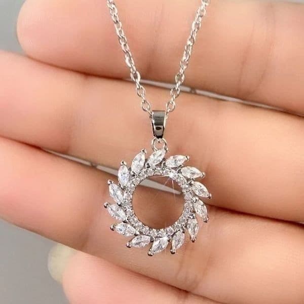 The Infinite Swirl Pendant Necklace in 925 silver and cubic zirconia - Thumbnail 4