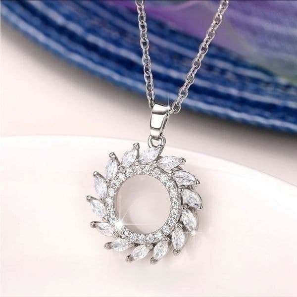 The Infinite Swirl Pendant Necklace in 925 silver and cubic zirconia - Image 1