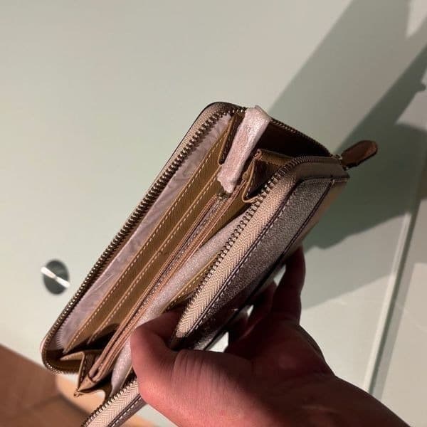 DKNY wallet brand new. - Thumbnail 8