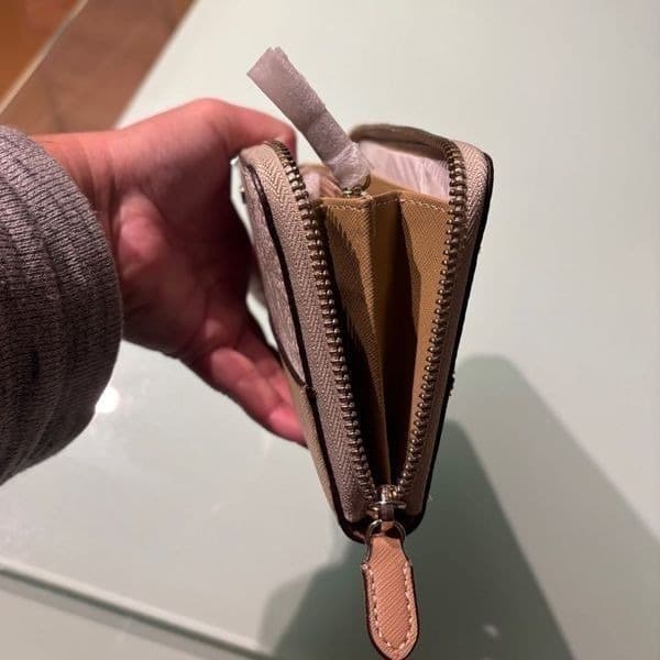 DKNY wallet brand new. - Thumbnail 9