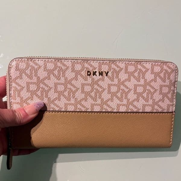 DKNY wallet brand new. - Thumbnail 2