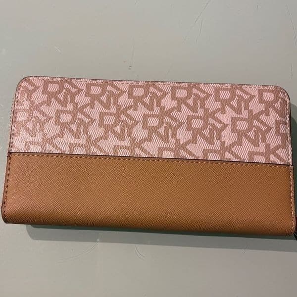 DKNY wallet brand new. - Thumbnail 3