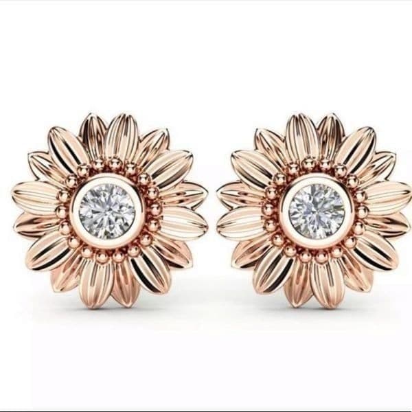 The Dainty Daisy gold and crystal flower stud earrings - Thumbnail 4