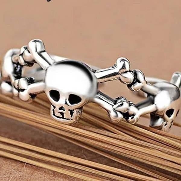 The Dainty Skulls Ring in antiqued silver 925 - Image 1
