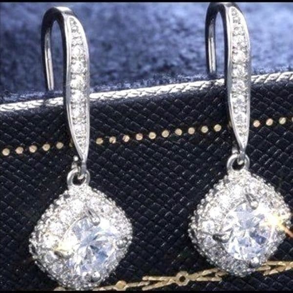The Drop Dead Gorgeous Dangle Earring in white sapphire and 925 - Image 1