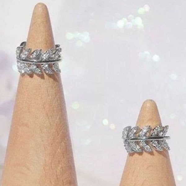 The Eternal Leaf Silver earring’s in 925 and cubic zirconia - Thumbnail 3