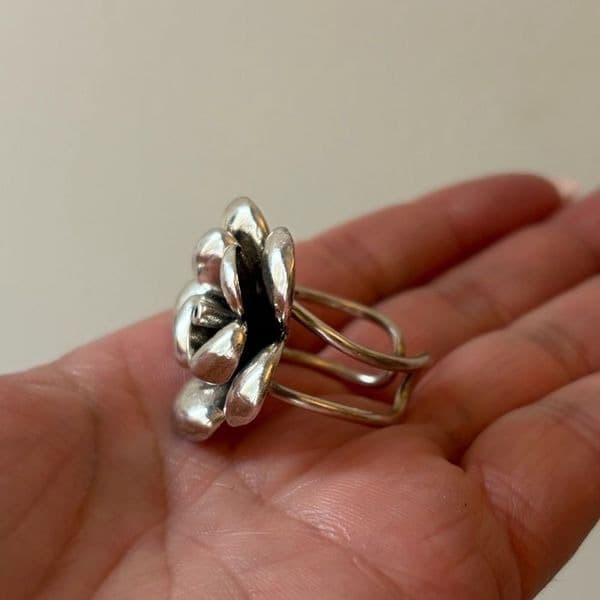 The Antique inspired oversized flower ring adjustable - Thumbnail 5