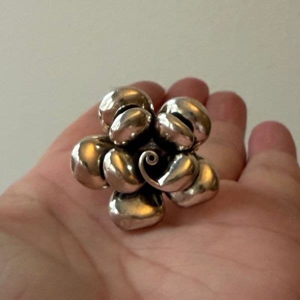 The Antique inspired oversized flower ring adjustable - Thumbnail 11