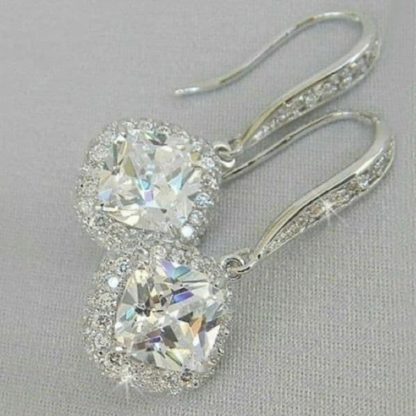 The Drop Dead Gorgeous Dangle Earring in white sapphire and 925 - Thumbnail 3