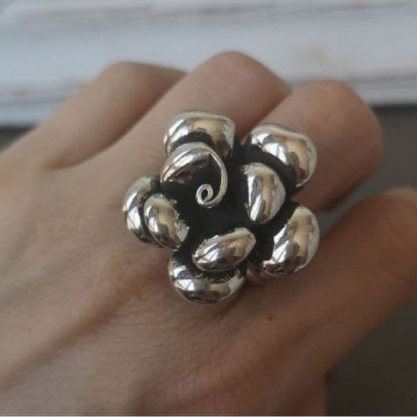 The Antique inspired oversized flower ring adjustable - Thumbnail 2