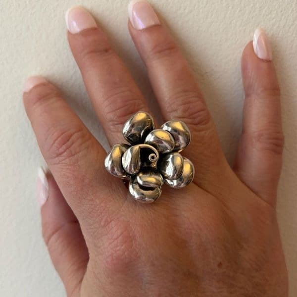 The Antique inspired oversized flower ring adjustable - Thumbnail 8