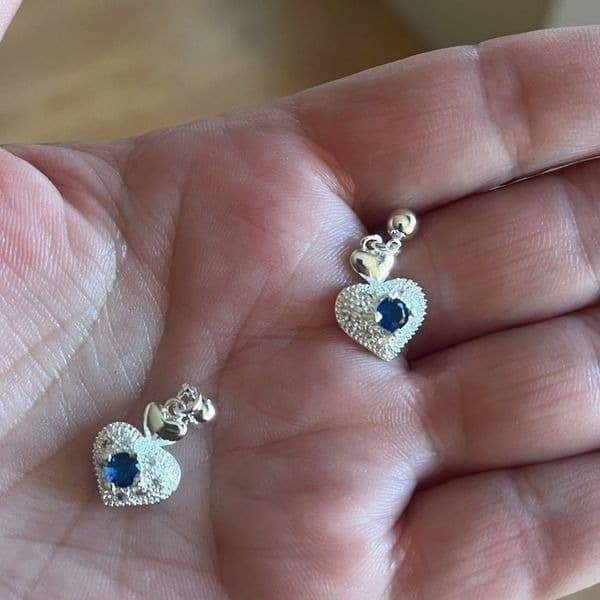 The Something Blue Heart drop earrings in sapphire and 925 - Thumbnail 3