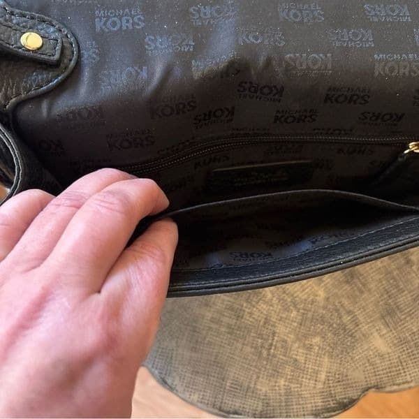 Gorgeous Auth Michael Kors Blk Plushy Leather Clutch/shoulder Handbag - Thumbnail 10