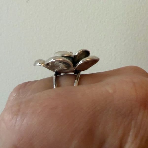 The Antique inspired oversized flower ring adjustable - Thumbnail 10