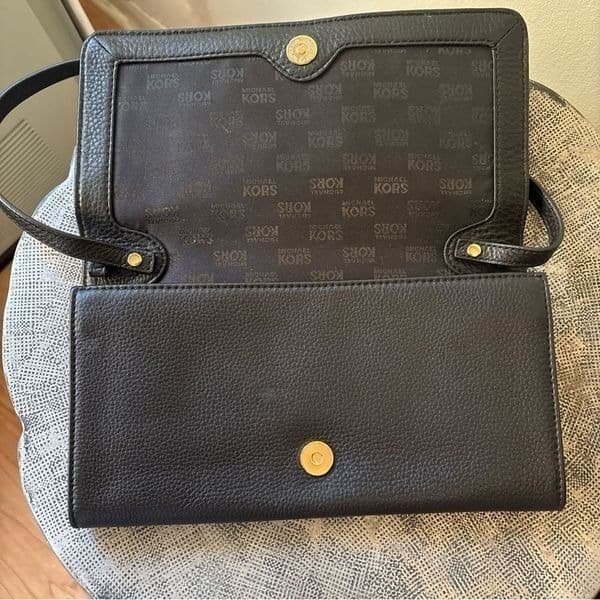 Gorgeous Auth Michael Kors Blk Plushy Leather Clutch/shoulder Handbag - Thumbnail 5