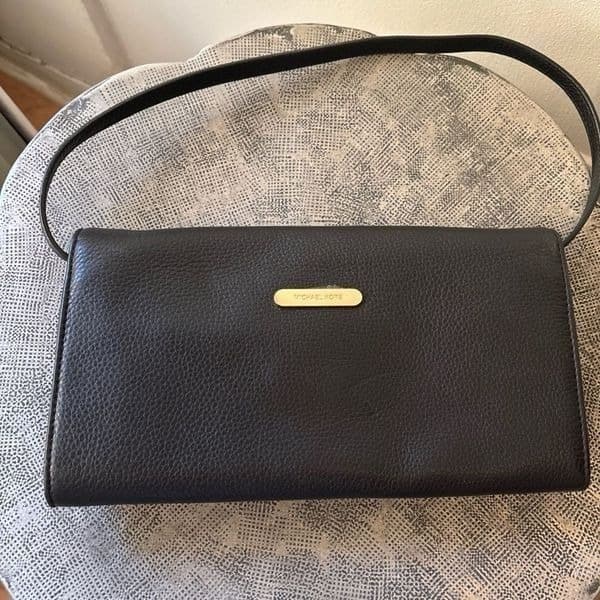 Gorgeous Auth Michael Kors Blk Plushy Leather Clutch/shoulder Handbag - Thumbnail 2