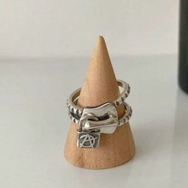 The Zip Me Up Ring with zipper detail in 925 silver - Image 1
