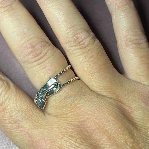 The Zip Me Up Ring with zipper detail in 925 silver - Thumbnail 12