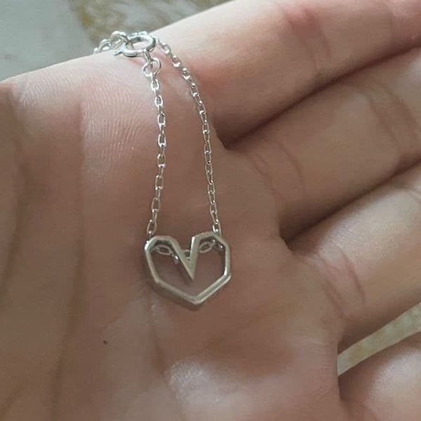 The Dainty Geo Heart pendant necklace in 925 silver - Thumbnail 3