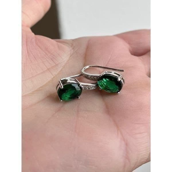 The Opera Night Earrings in Emerald - Thumbnail 3