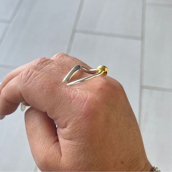 The Extra Abstract statement ring in 925 and gold plating. - Thumbnail 7
