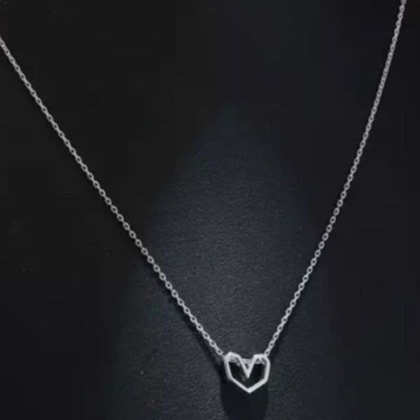 The Dainty Geo Heart pendant necklace in 925 silver - Thumbnail 4