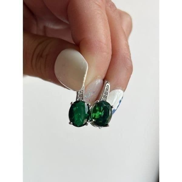 The Opera Night Earrings in Emerald - Thumbnail 2