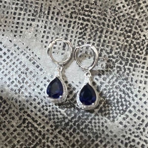 The Heirloom Blue Drop earring 925 and sapphire - Thumbnail 7