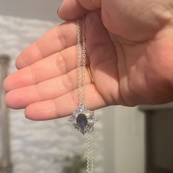 The Katherine Pendant Necklace in blue sapphire and 925 silver - Thumbnail 2