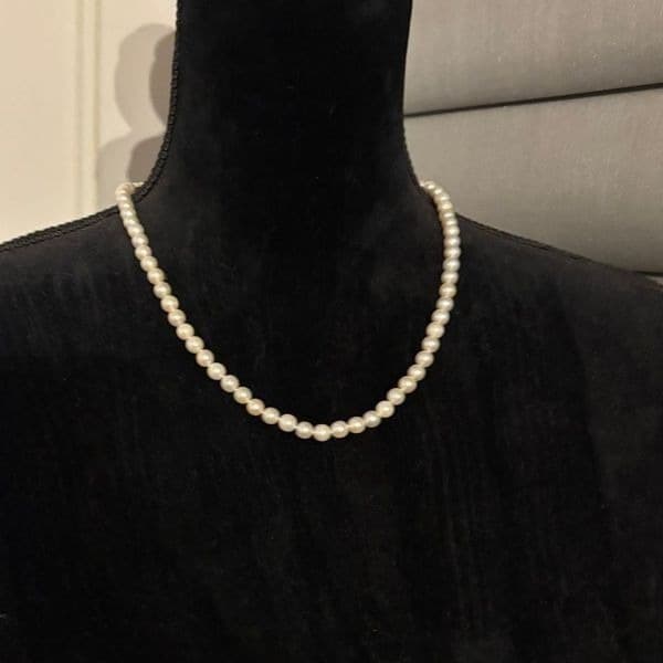White Pearl Necklace Classic Jewelry - Image 1