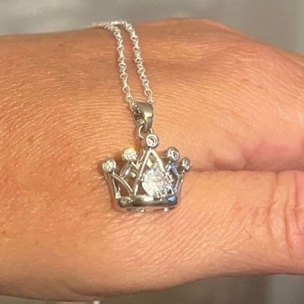 The Triple Crown pendant charm necklace in 925 and cubic zirconia - Thumbnail 4