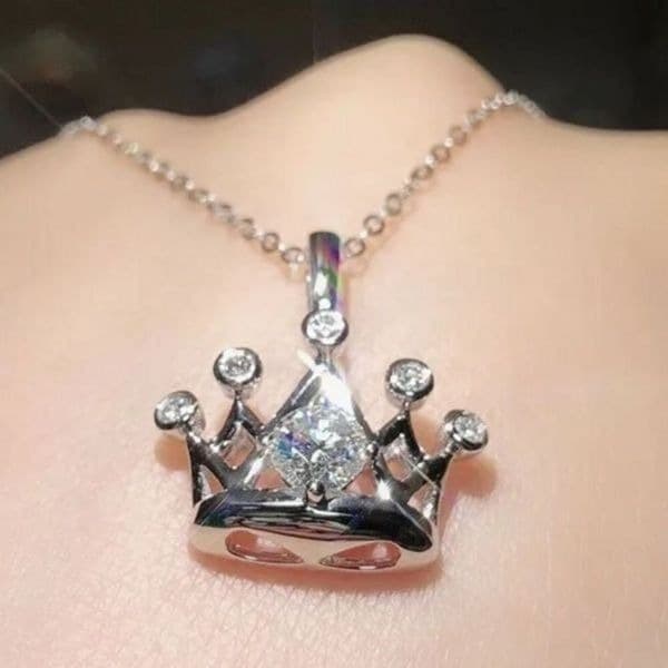 The Triple Crown pendant charm necklace in 925 and cubic zirconia - Thumbnail 2