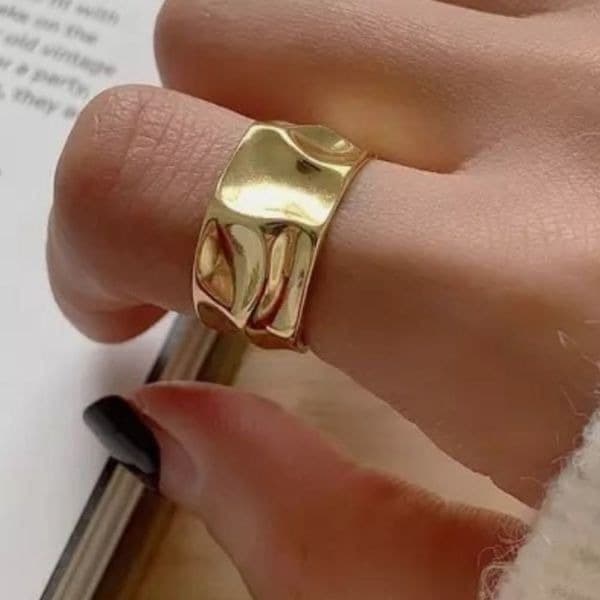 The Hammered Ring 925 adjustable gold band ring - Image 1