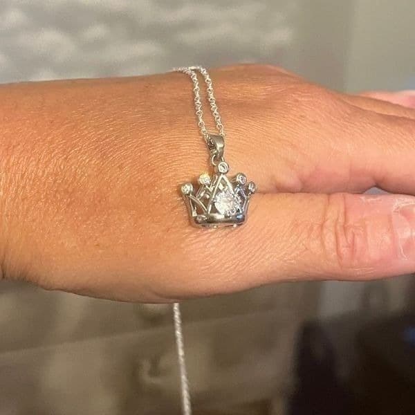 The Triple Crown pendant charm necklace in 925 and cubic zirconia - Thumbnail 6