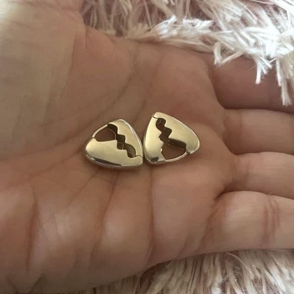 The Heart Chakra huggie earrings in 925 silver - Thumbnail 2
