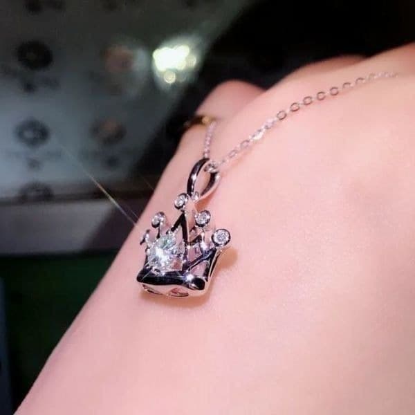 The Triple Crown pendant charm necklace in 925 and cubic zirconia - Thumbnail 2