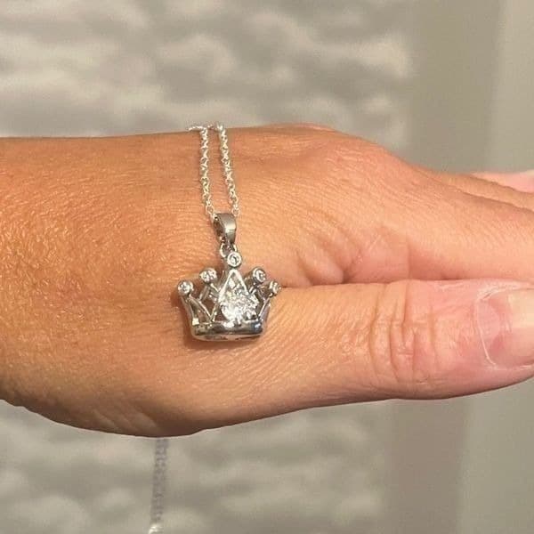 The Triple Crown pendant charm necklace in 925 and cubic zirconia - Thumbnail 11