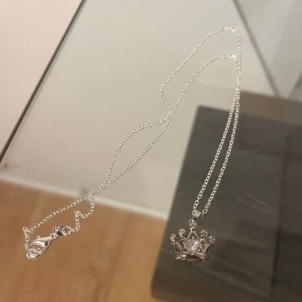 The Triple Crown pendant charm necklace in 925 and cubic zirconia - Thumbnail 9