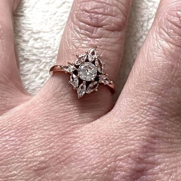 The Elizabeth Rose gold ring sz 8 - Thumbnail 8
