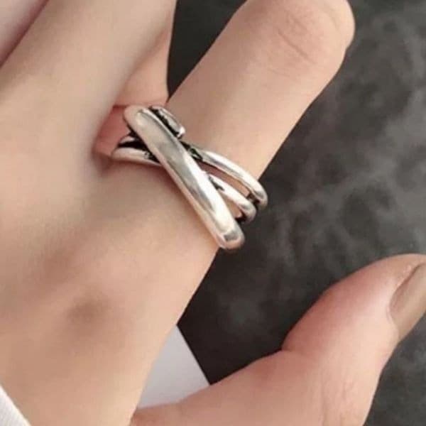 The Criss Cross Minimalist Ring adjustable in 925 silver - Thumbnail 2