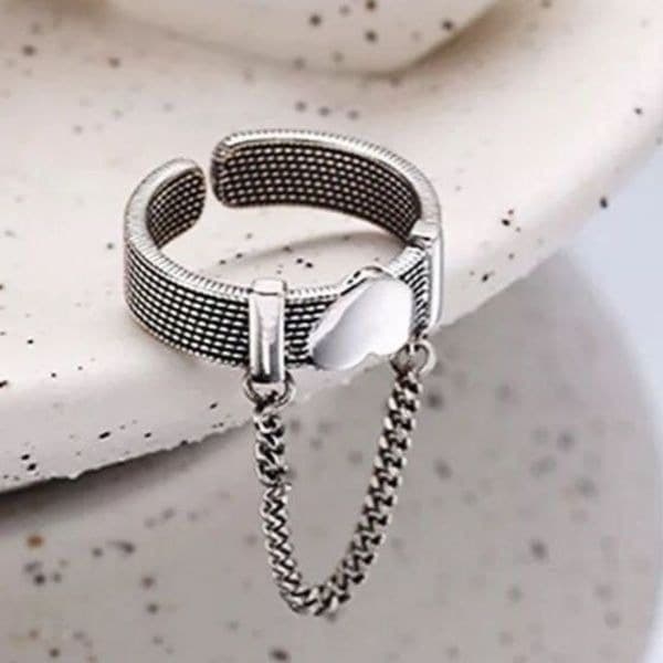 The Unchain My Heart Ring in antiqued Tibetan Silver 925 - Thumbnail 5