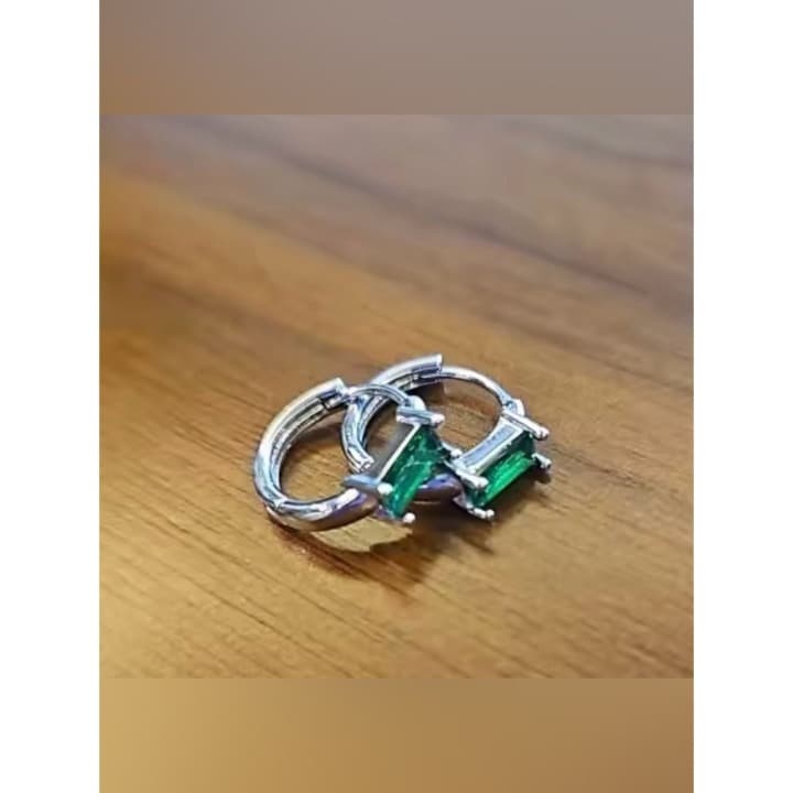 The Very Dainty emerald huggie earrings in 925 silver - Thumbnail 5