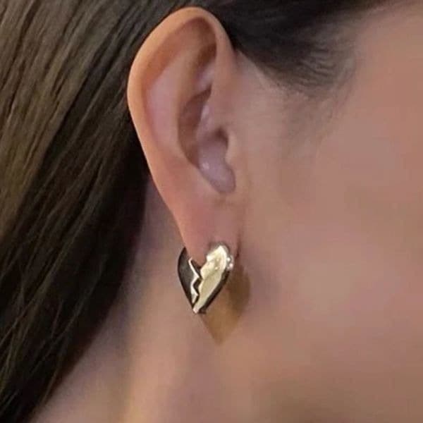 The Heart Chakra huggie earrings in 925 silver with yellow 14k plating - Thumbnail 4