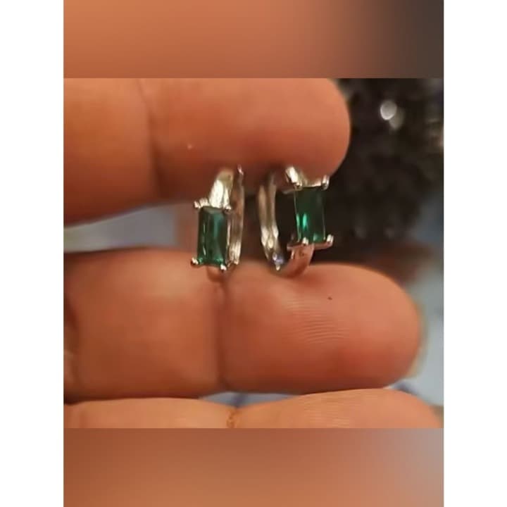 The Very Dainty emerald huggie earrings in 925 silver - Thumbnail 6