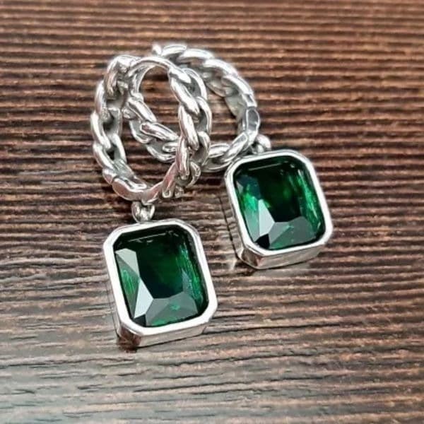 The Emerald Edge Earrings in 925 & cubic zirconia - Thumbnail 3